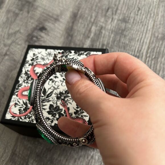Gucci new!
Crystal-embellished Sterling-silver Bracelet - Green Sz 16 - Picture 7 of 14